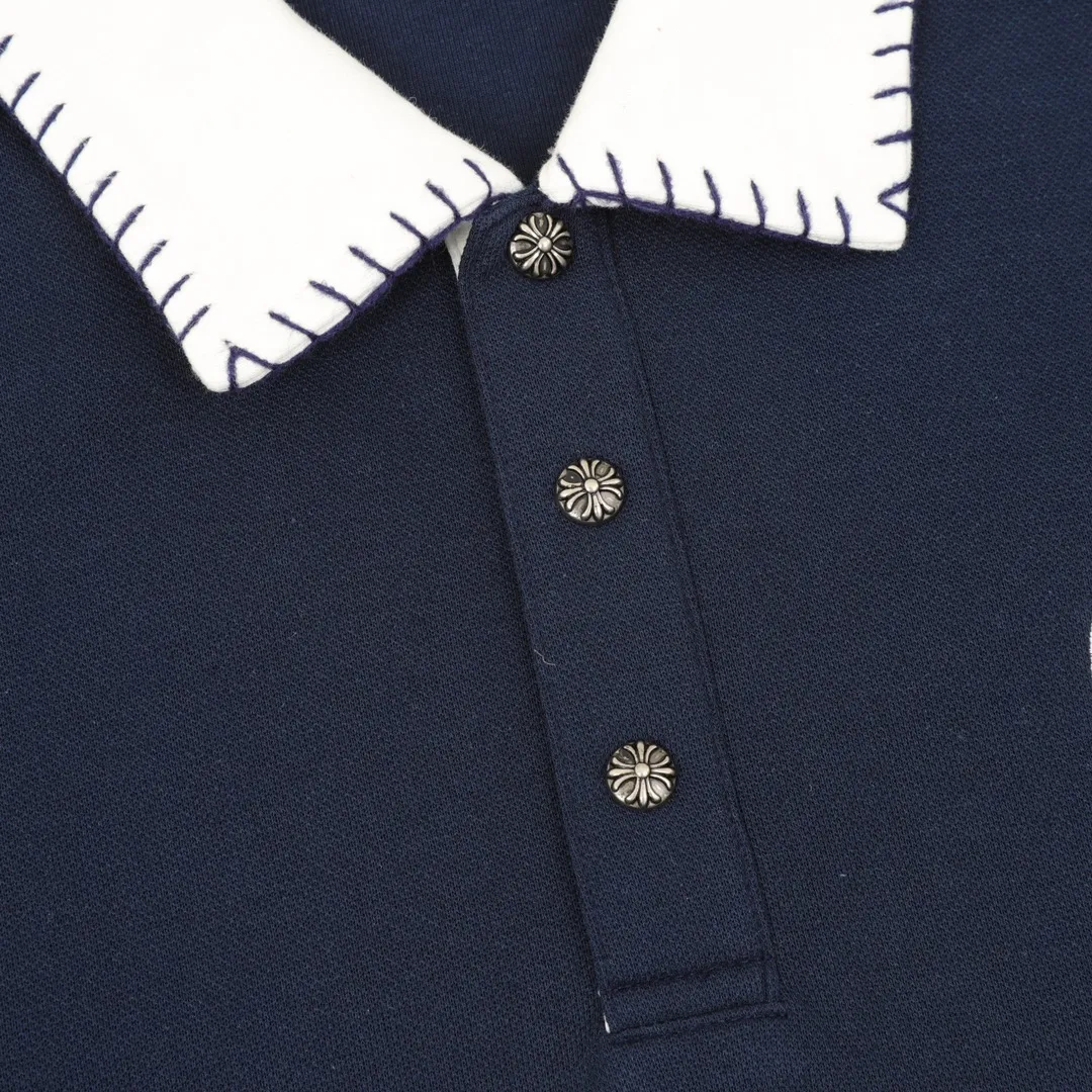🅿️380 CH/Cro Heart Horseshoe embroidered lapel long-sleeved polo shirt made of customized fabrics. DuPont Sorona material is added, which is skin-friendly, long-lasting antibacterial, anti-mite, and more washable. The cotton thread has been repeatedly processed to remove inferior coarse fibers and impurities, leaving only high-quality cotton fibers, making the fabric more advanced and classy. Environmentally friendly polishing enzyme technology gives the fabric a clean appearance and clear texture. Simple and exquisite! Full of sense of ceremony! Simple and luxurious, full of design! It gives people a simple but not boring feeling, creating a low-key and unique personalized fashion! Fine workmanship, compare with the counters! A highly recognizable long-sleeved style with great upper body effect!!! Super versatile! Same style for men and women. Size：S-L